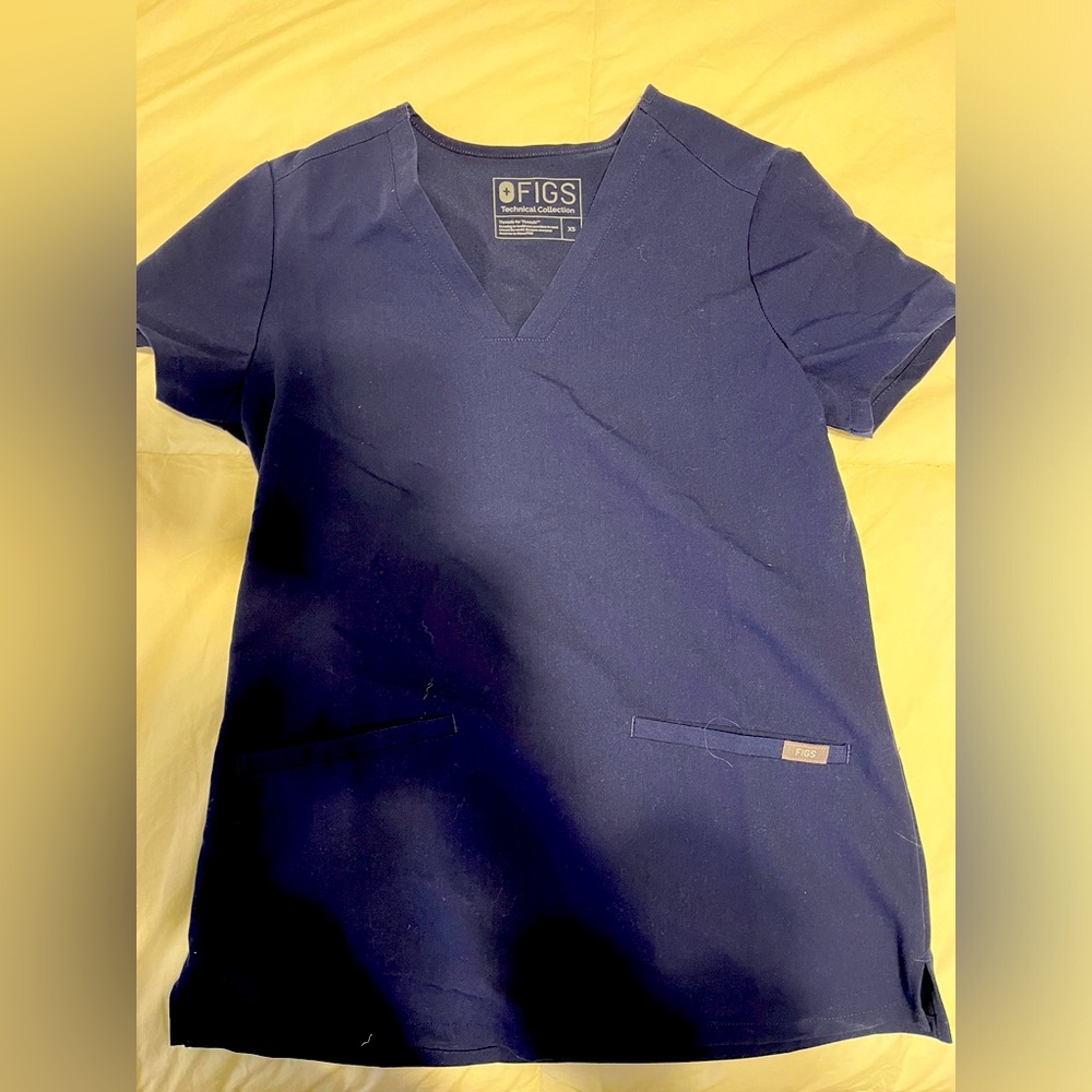 Figs scrub top